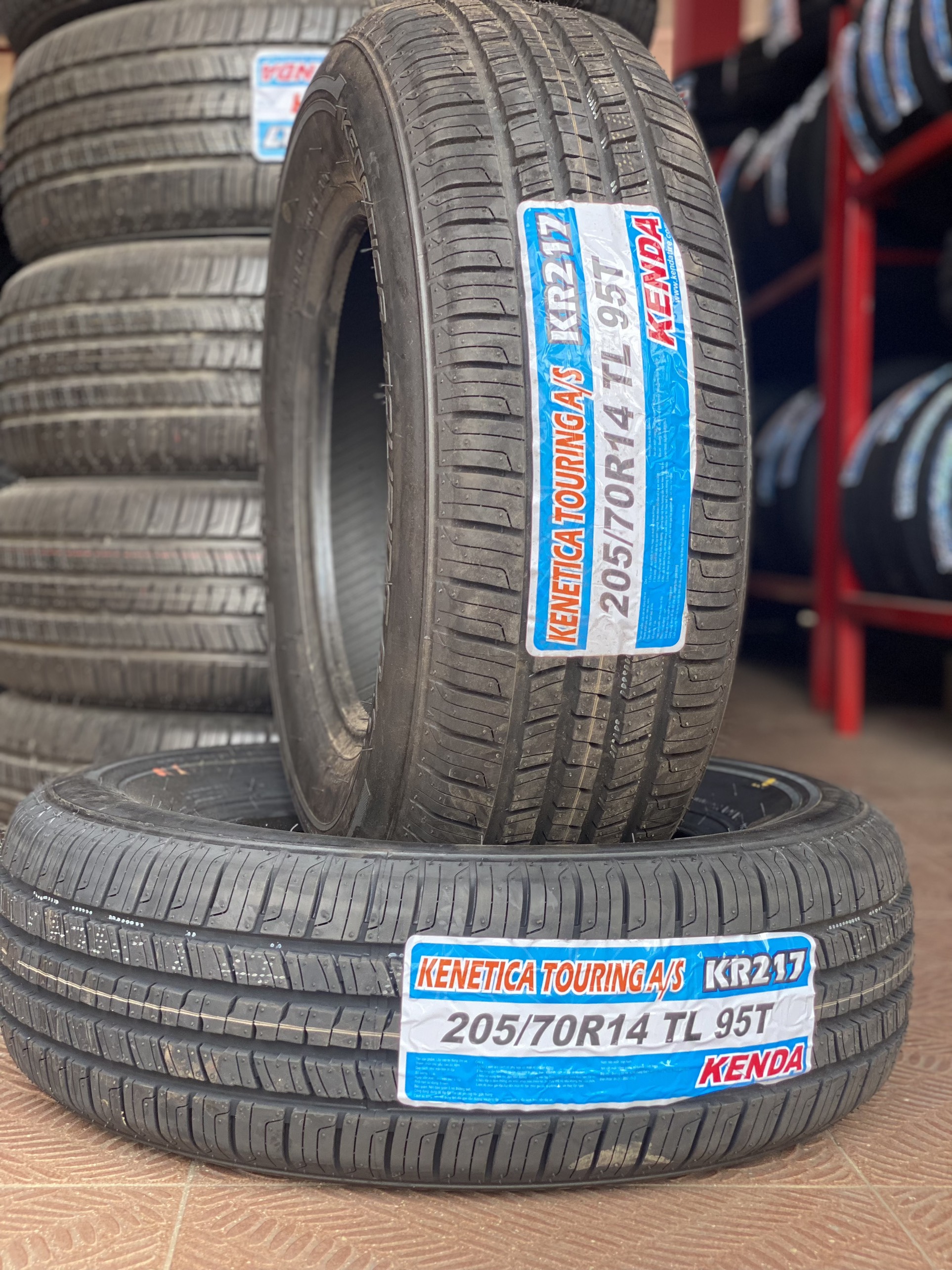 KENDA 205/70R14 KR217