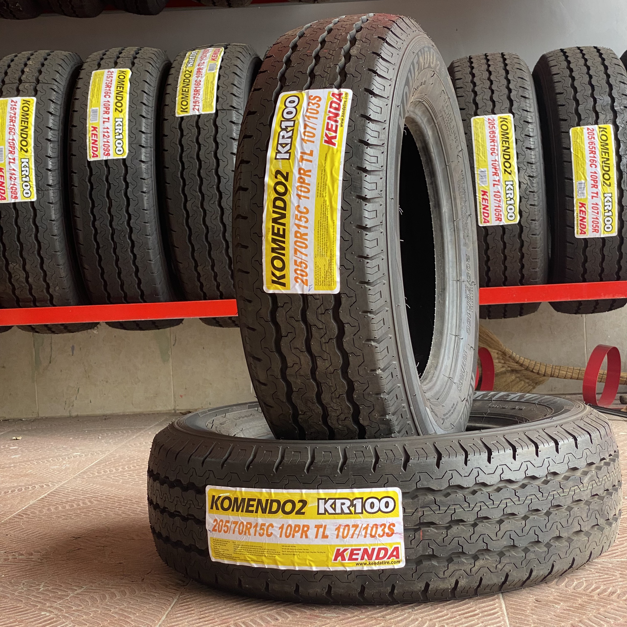 KENDA 205/70R15C KR100