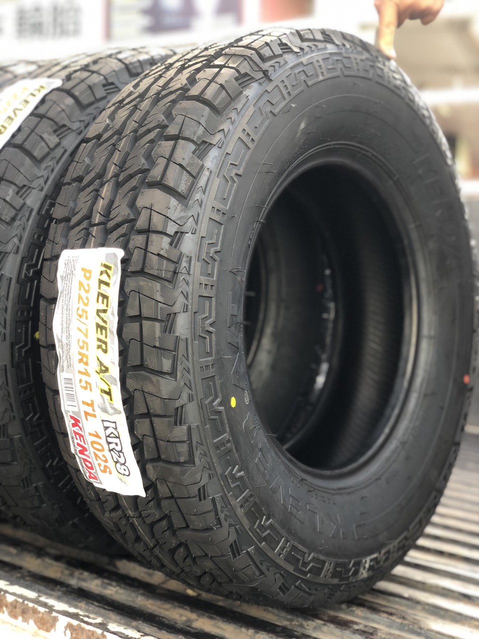 KENDA P225/75R15 KR28