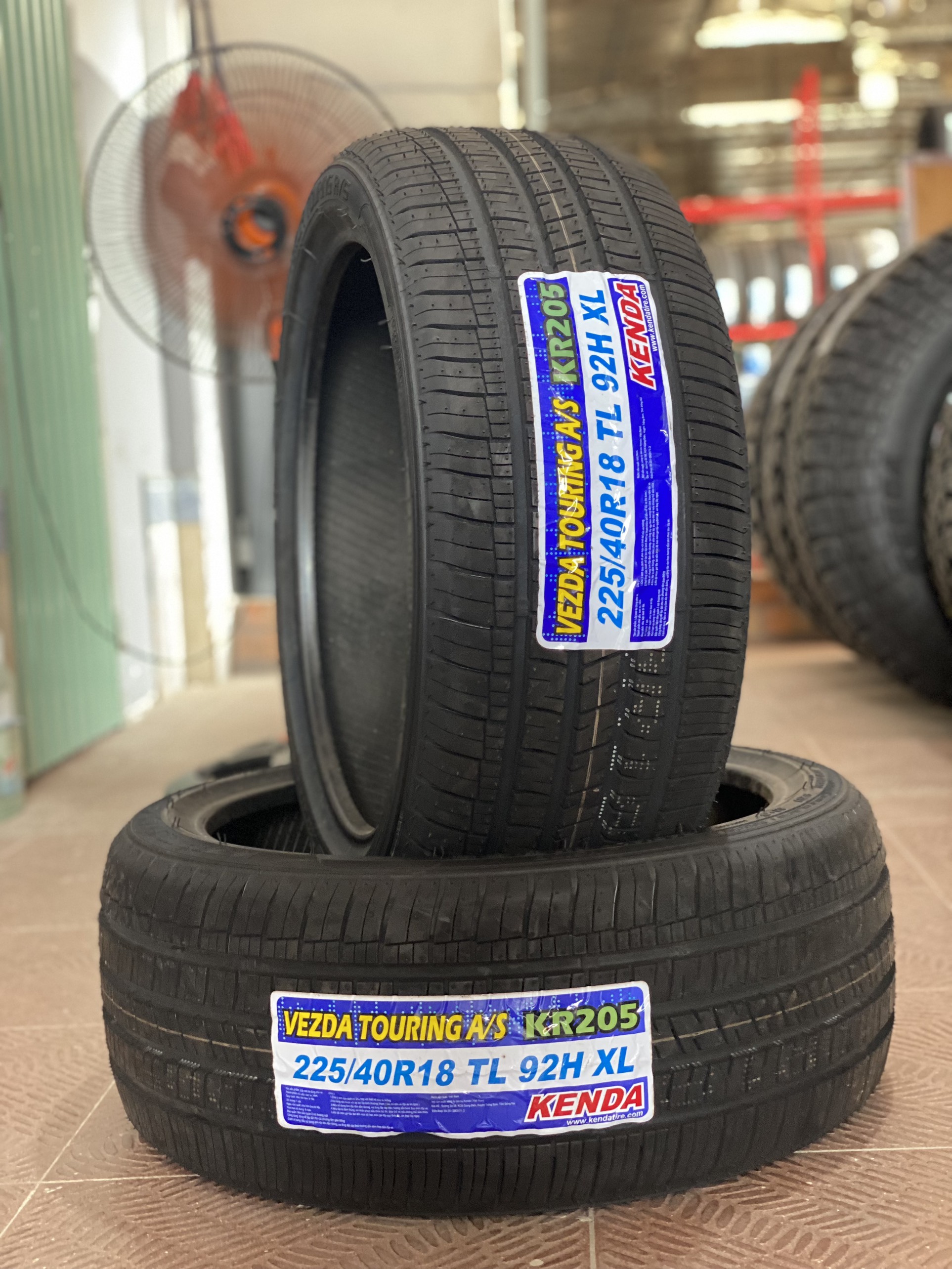 KENDA 225/40R18 KR205