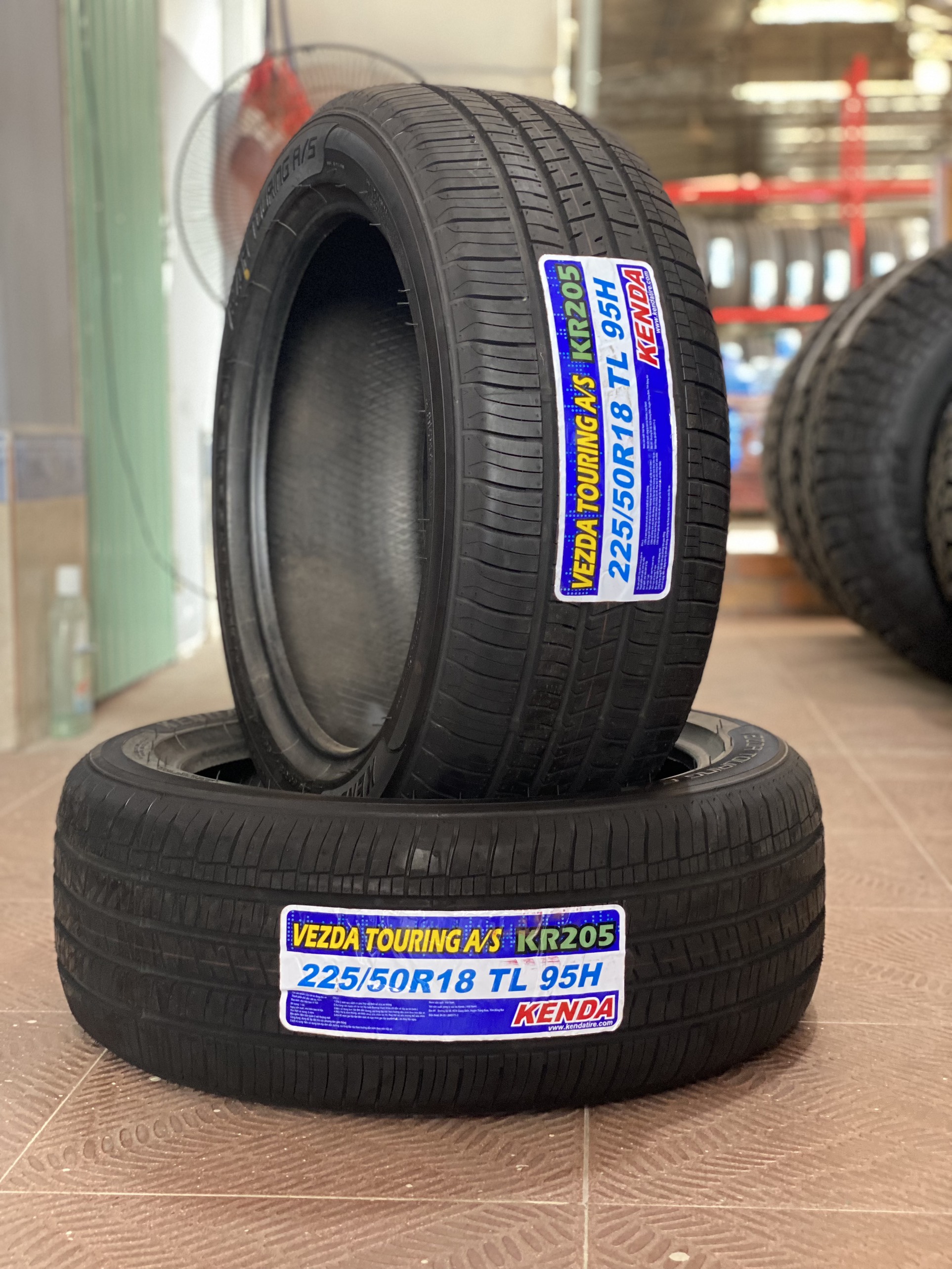 KENDA 225/50R18 KR205