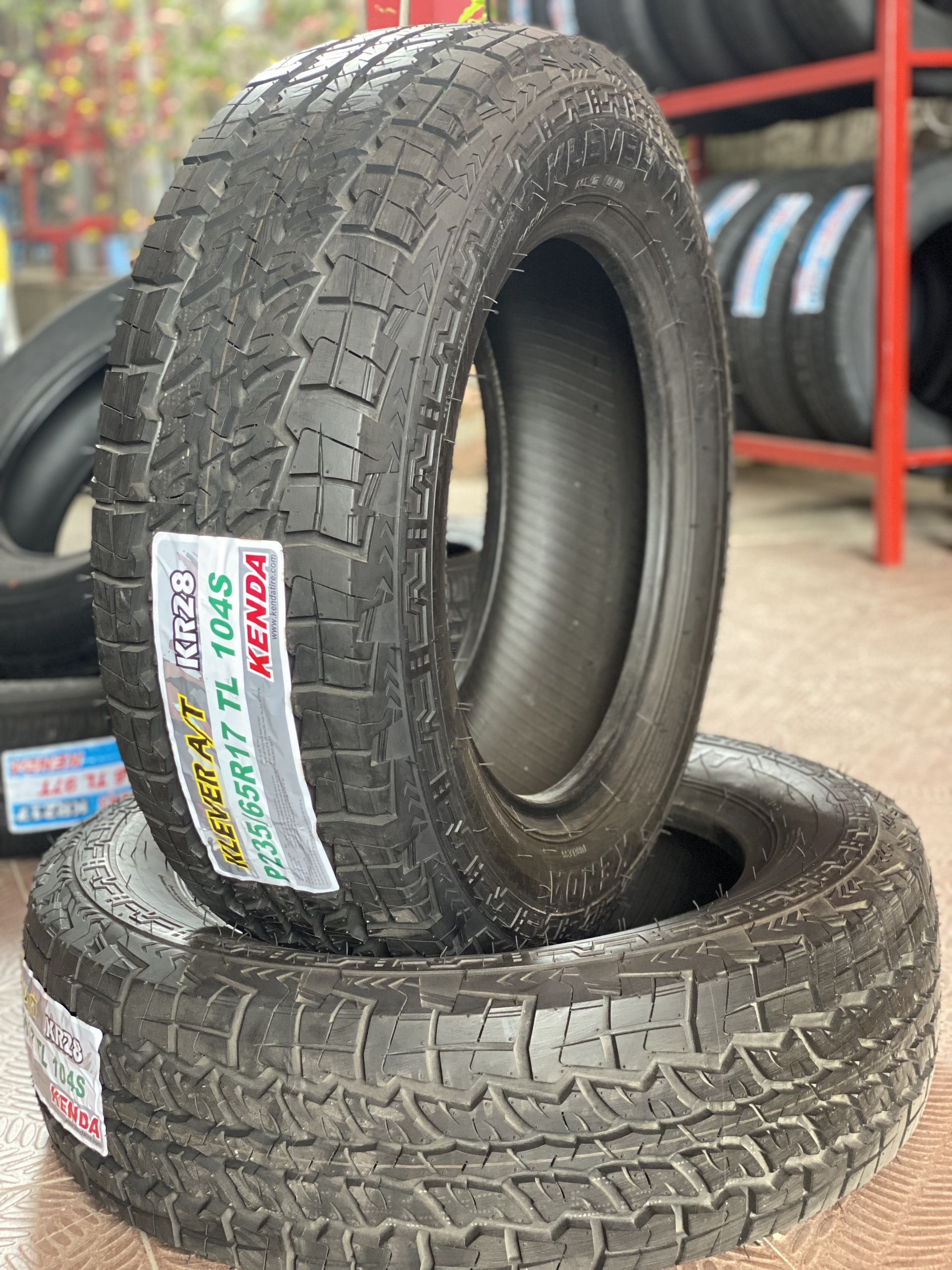 KENDA 235/65R17 KR28