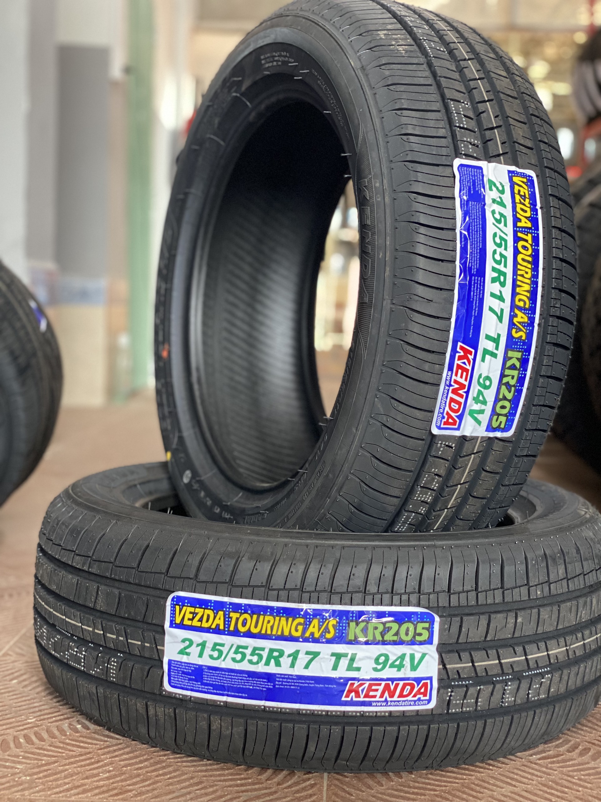 KENDA 215/55R17 KR205
