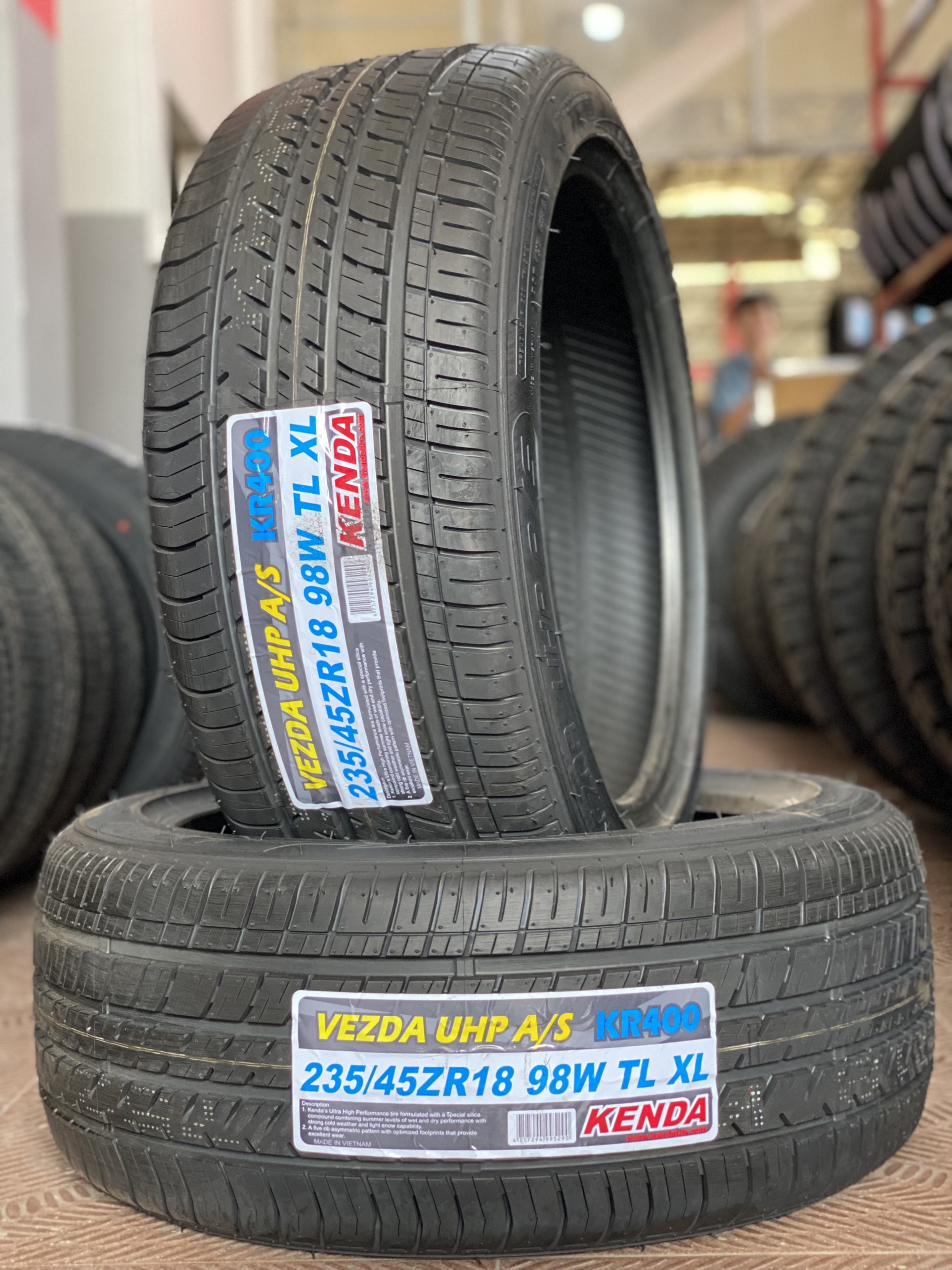 KENDA 235/45ZR18 KR400