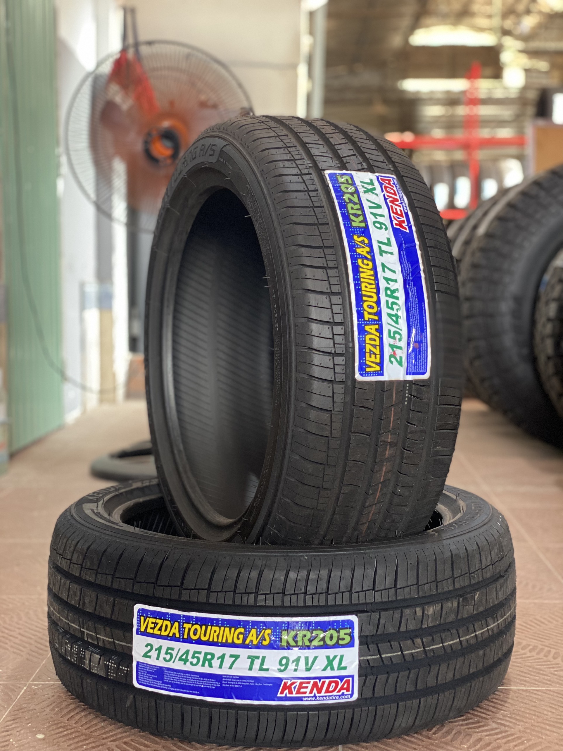 KENDA 215/45R17 KR205