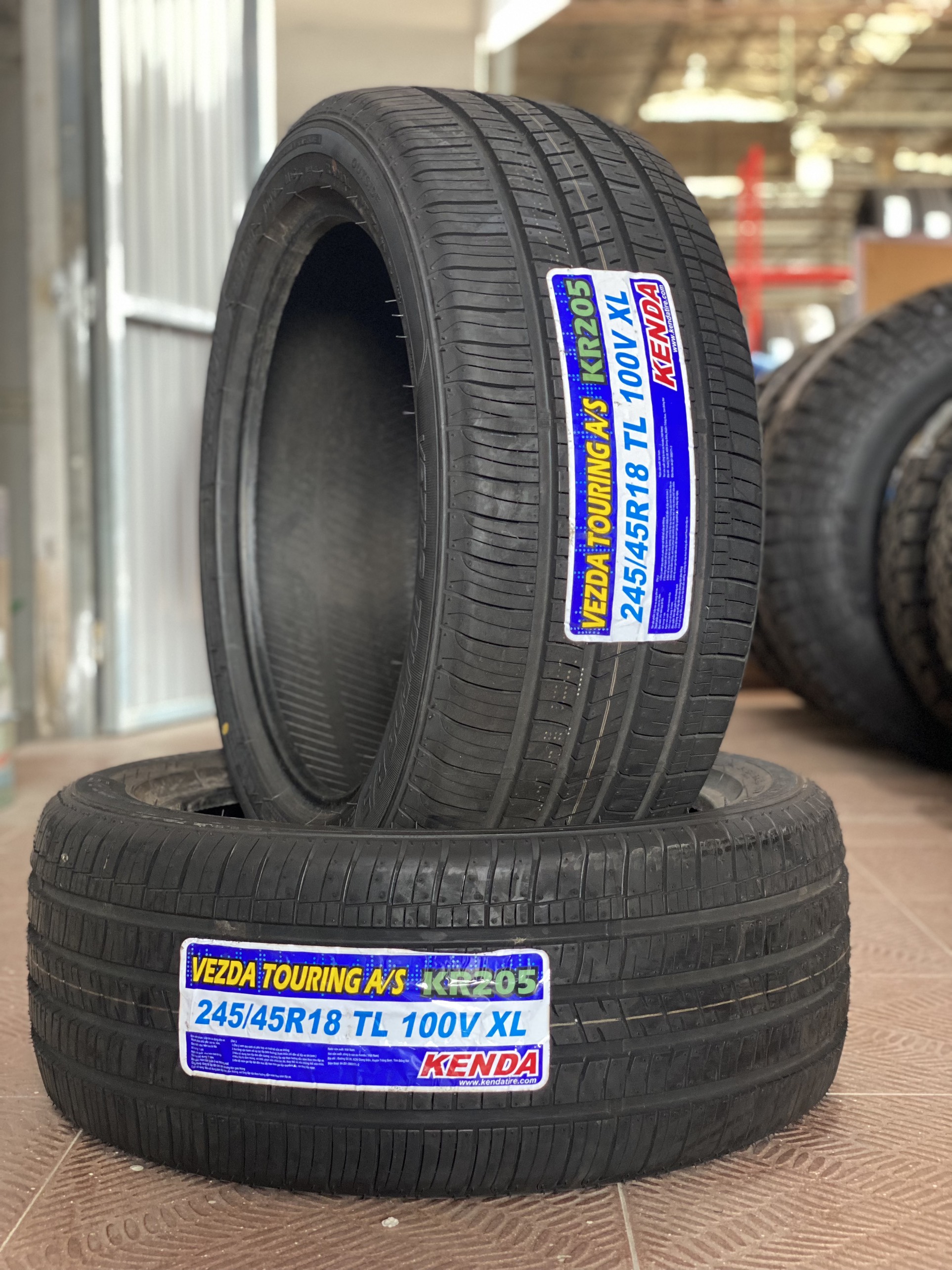 KENDA 245/45R18 KR205