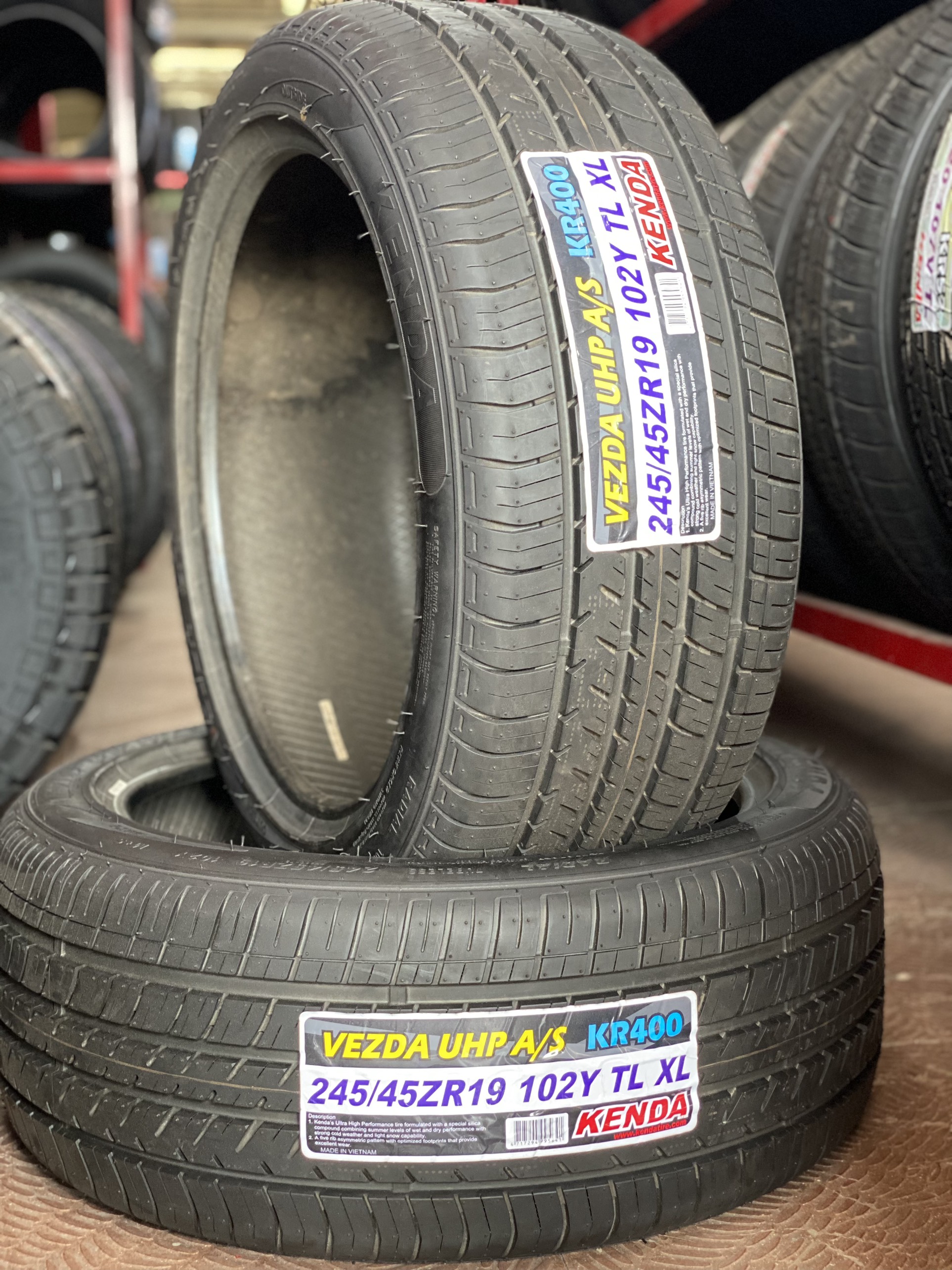 KENDA 245/40ZR19 KR400