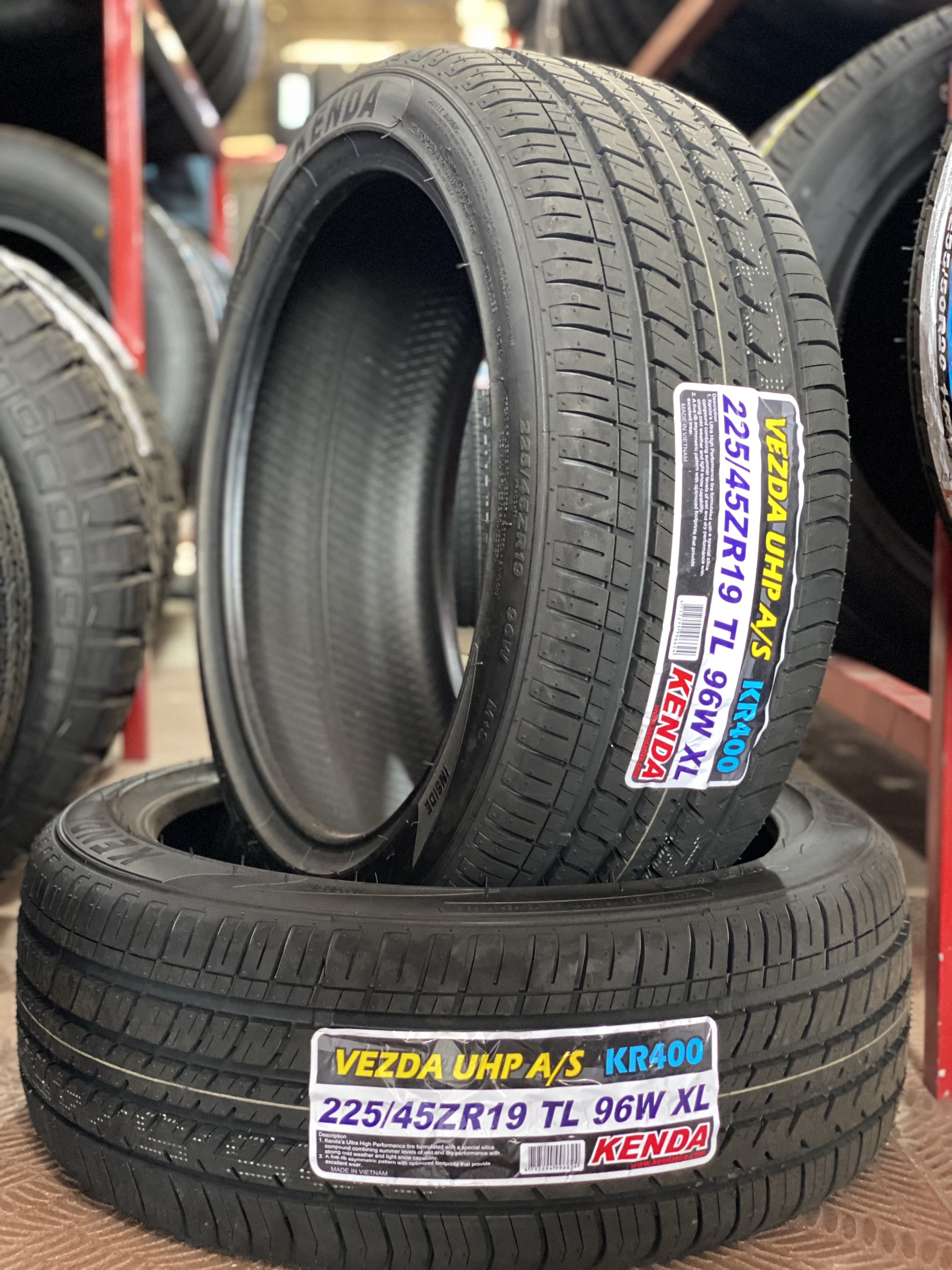 KENDA 225/45ZR19 KR400