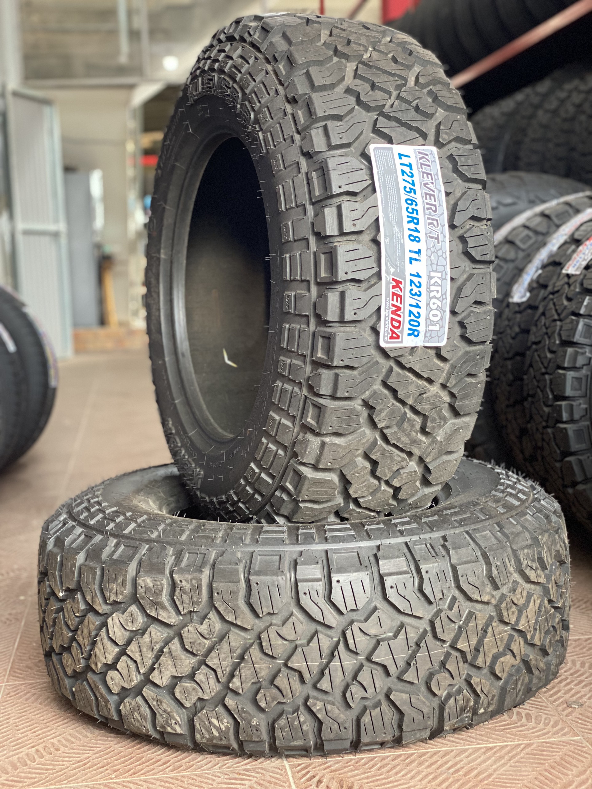 KENDA LT275/65R18 KR601
